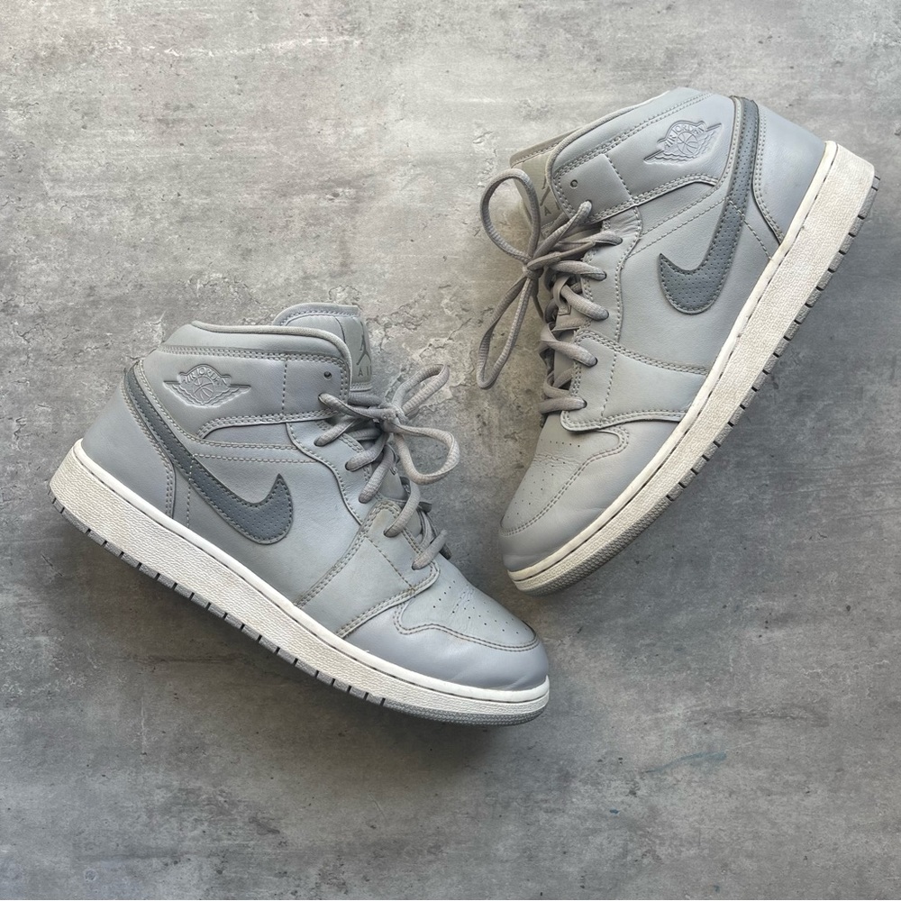 Nike Air Jordan 1 sneakers